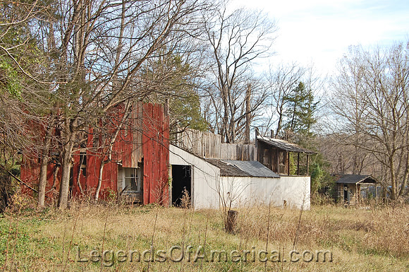 Lanagan, MO - Truitts Cave Outbuildings