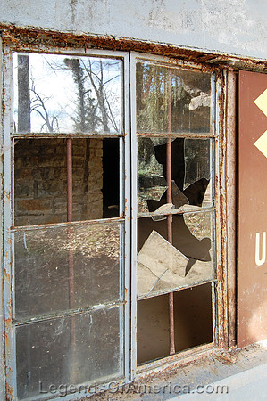 Lanagan, MO - Truitts Cave Window