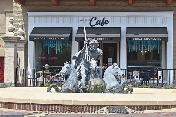Kansas City, MO - Country Club Plaza Fountain & Cafe