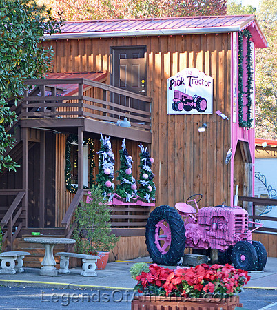 Grand Rivers, KY -Pattie's Settlement Pink Tractor