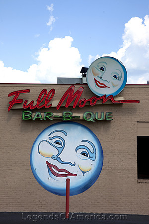 Tuscaloosa, AL - Full Moon Bar-b-que