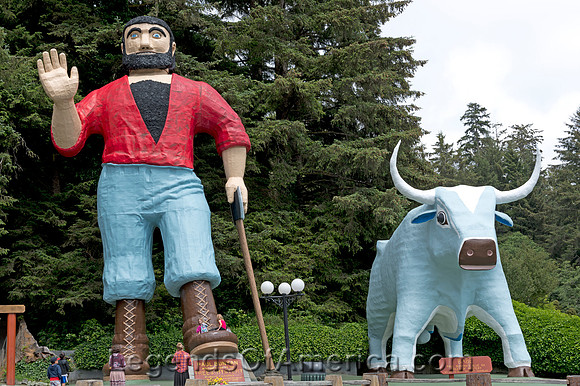 Klamath, CA - Paul Bunyan and Babe the Blue