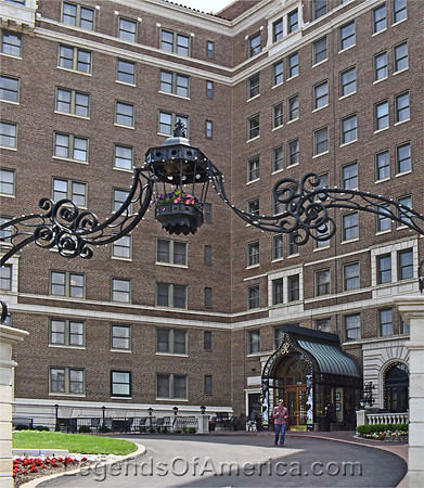 Kansas City, MO - Country Club Plaza Apartments - 2