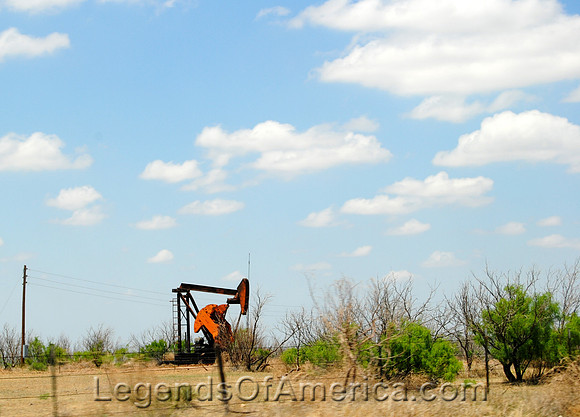Hutchinson County, TX - Oil Pump
