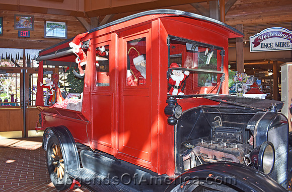 Grand Rivers, KY - Patti's Settlement Christmas Truck