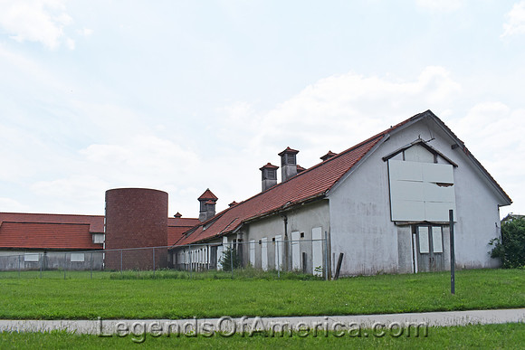 Lees Summit, MO - Longview Farm Dairy Barns