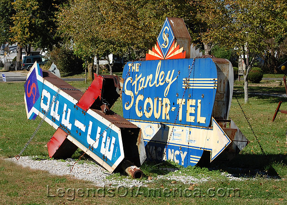 Staunton, IL - Henry's Rabbit Ranch Signs