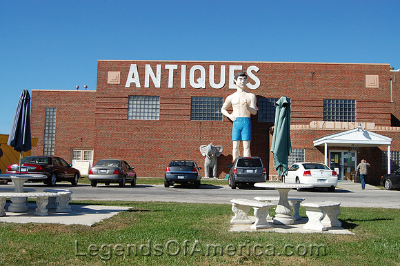 Livingston, IL - Pink Elephant Antiques