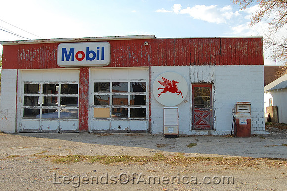 Odell, IL - Old Mobil Station