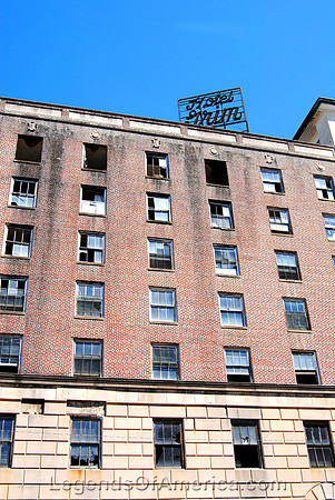 Texarkana, TX - Hotel Grim