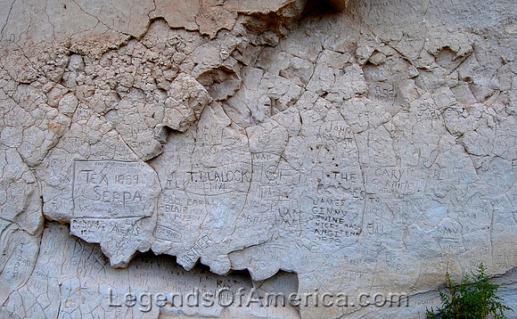 Register Cliff, WY - Inscriptions