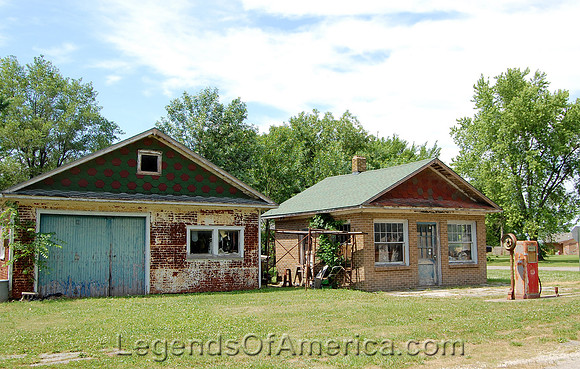 Uniontown, KS - Gas/Garage