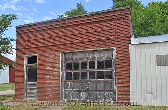 Hedville. KS - Building