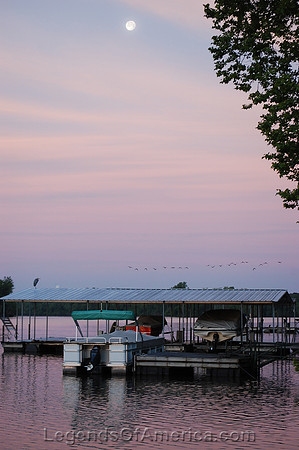 Lake of the Ozarks - Monday Morning Moon