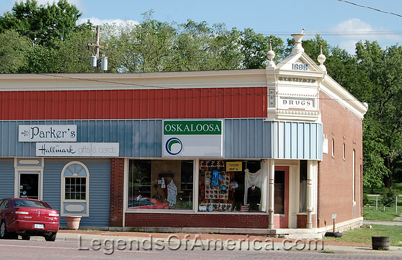 Oskaloosa, KS - Parker Drugs