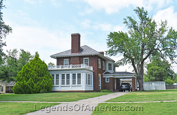 Lyons, KS - Beautiful Home
