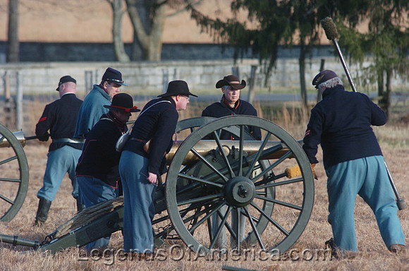 StonesRiverNationalBattlefiedTNCannonReenactment-nps