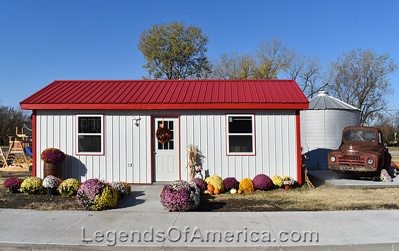 Scammon, KS - Landscaped Building