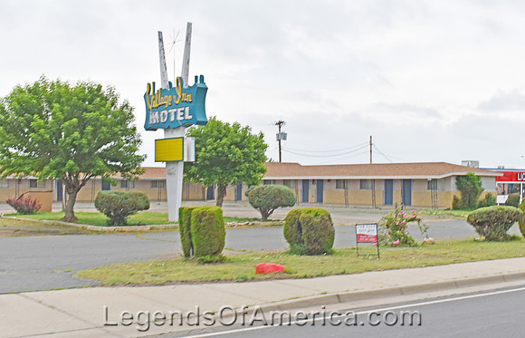 Raton, NM - Village Inn Motel