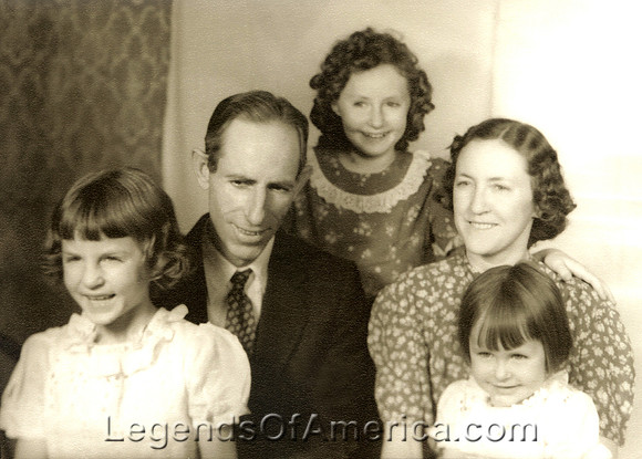 Foster Family, 1945