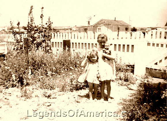 Lorene & Ernastine Foster