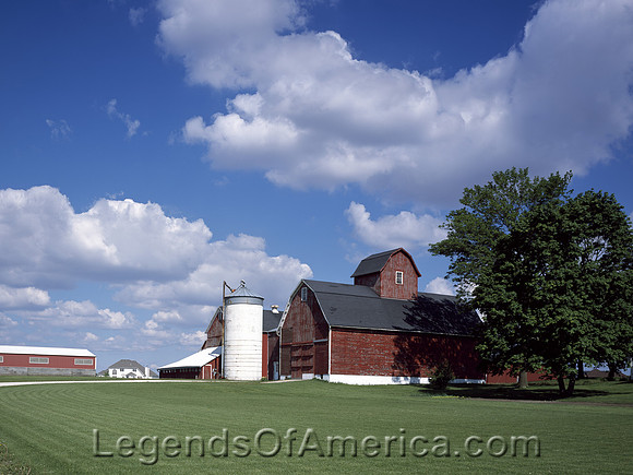 Rural Illinois - Tidy Farmstead