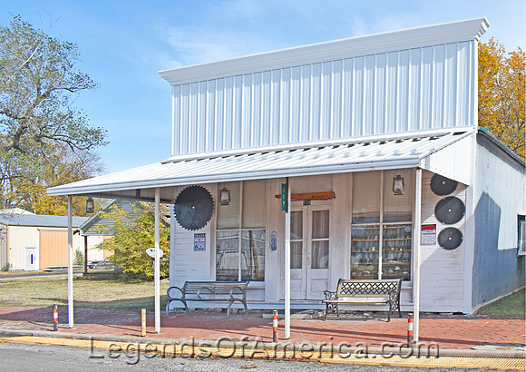 Edna, KS - Business Building