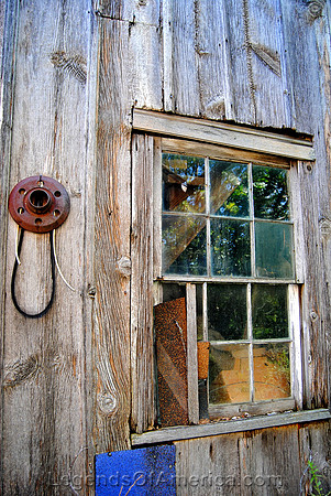 South Amana, IA - Hidden House-5