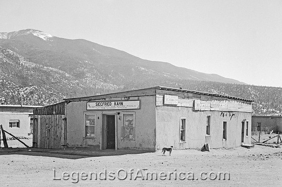 Questa, NM - Siegfried Kahn General Store, 1943