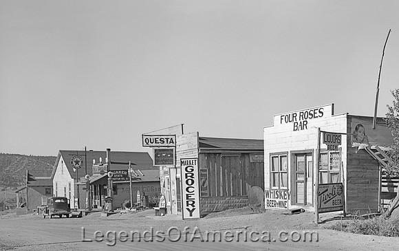 Questa, NM - Street, 1939