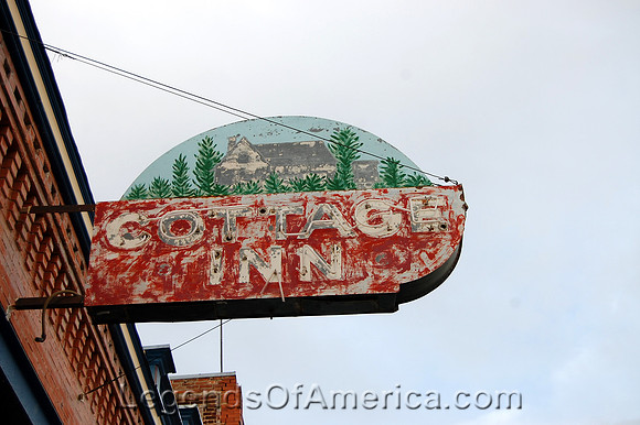 Cripple Creek, CO - Cottage Inn Sign