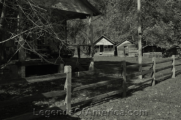 Jerome, MO - Stony Dell Cabins B&W
