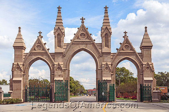 Gateway to the Crown Hill CemeteryIndianapolisCHighsmith2016