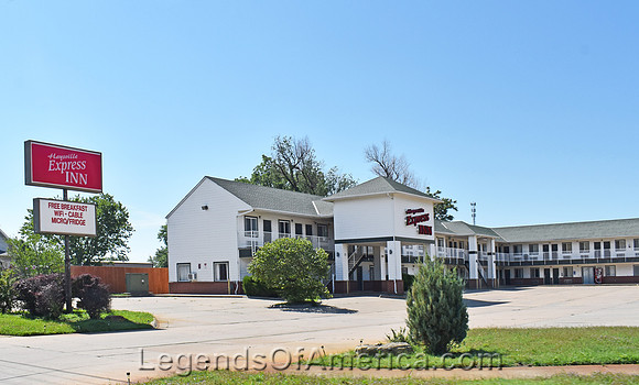 Haysville, KS - Express Inn