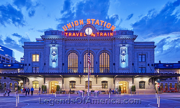 Dusk falls over Denver's Union StationHighsmith2016