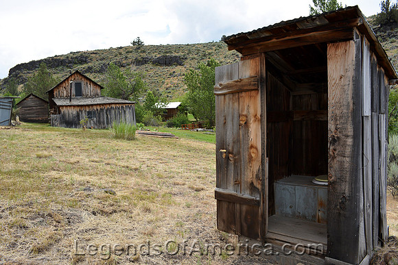 Riddle Brothers Ranch, OR - Outhouse
