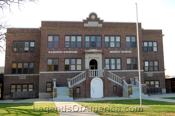 Linnwood, KS - Basehor-Linwood Middle School