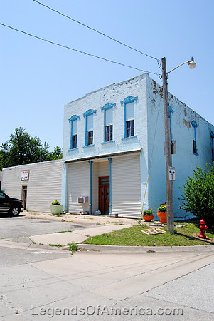 Pomona, KS - Building