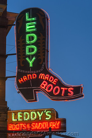 FtWorthLeddyBootSignNightHighsmith2014