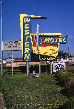 SayreOKWesternMotelSignJohnMargolies1982