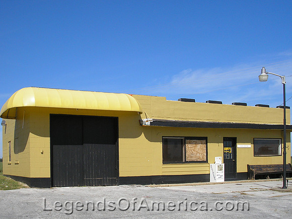 Halltown, MO - Old Service Station