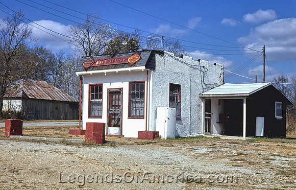 Phelps, MO - Bills Station, 1979