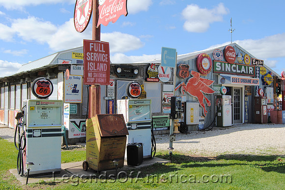 Cuba, MO - Bob's Gasoline Alley -2