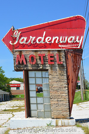 Villa Ridge, MO - Gardenway Motel Sign, 2019