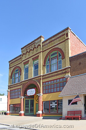 Neodesha, KS - Hull Building