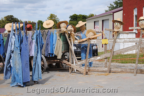 Jamesport, MO - Build a Scarecrow