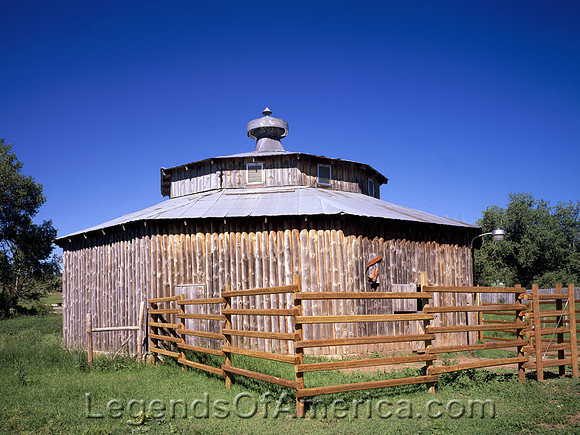 10-sided barn, SturgisSDCarolHighsmith