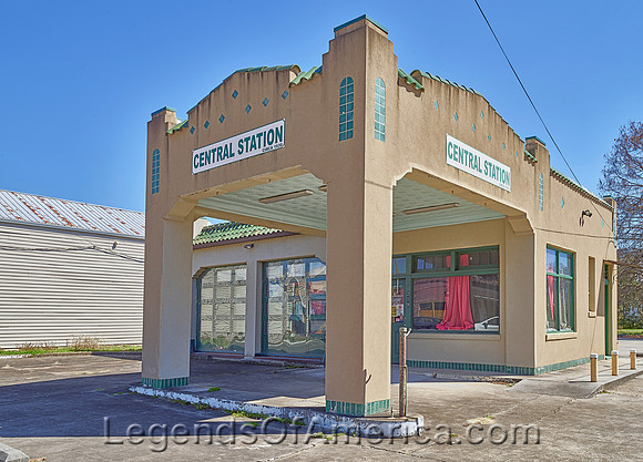 DonaldsonvilleLA-OldCentralGasStationCarolHighsmith2021