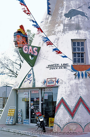 Lawrence, KS - Teepee Amoco, 1977 - 2