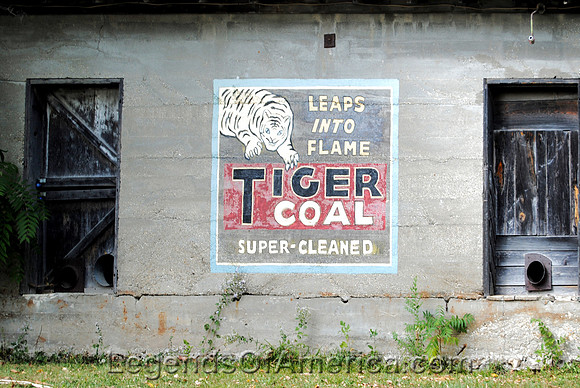 New Hampton, MO - Wall Advertising